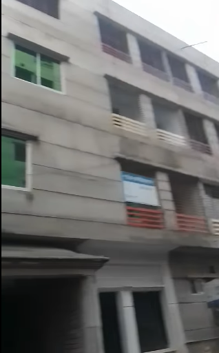 কুমিল্লা হাউজিং এস্টেট ২নং সেকশনে  মেইন রাস্তা একটু ভিতরে ৪ তলা ভবনে এ ৪ তলা পুরা ফ্লোর বিক্রি করা হবে