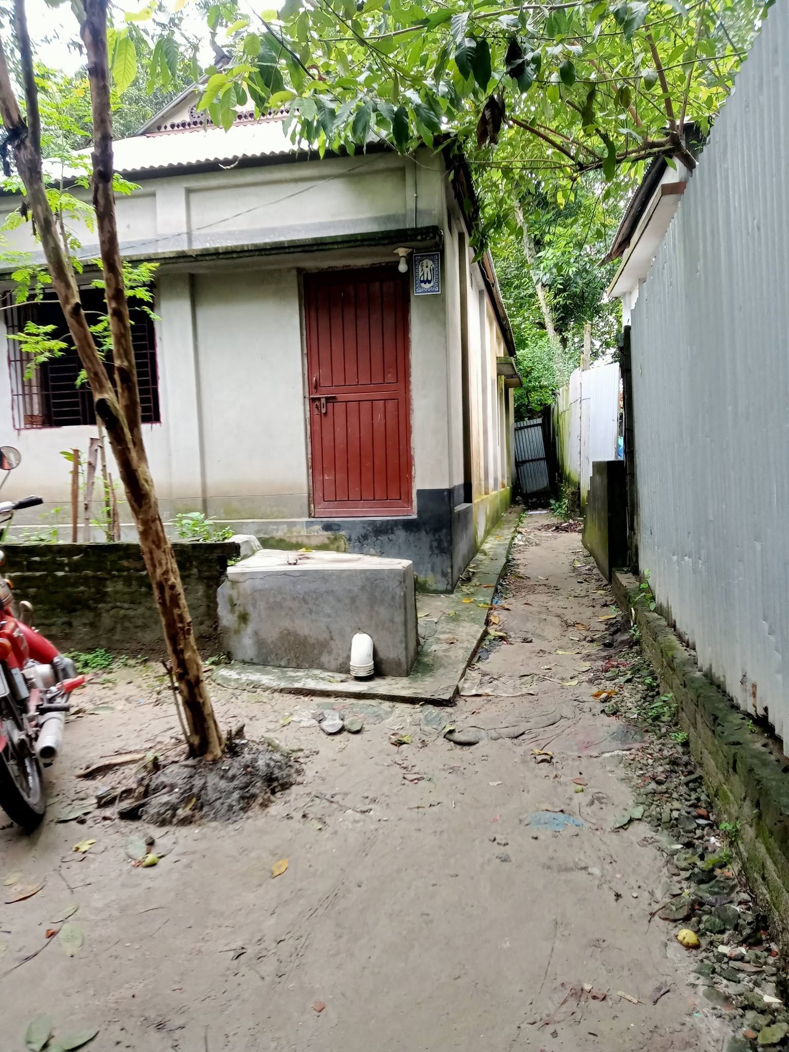 সিরাজগঞ্জ শহরের ভিতরে ৪.১৮ শতাংশ জমিসহ বসতবাড়ি বিক্রয় হবে