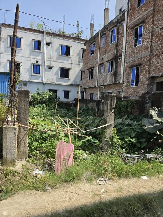 ঢাকা,মাতুয়াইল,সাদ্দাম মার্কেট ১৬ ফিট রাস্তার পাশে ২.৫ কাঠা জমি বিক্রি হবে। 