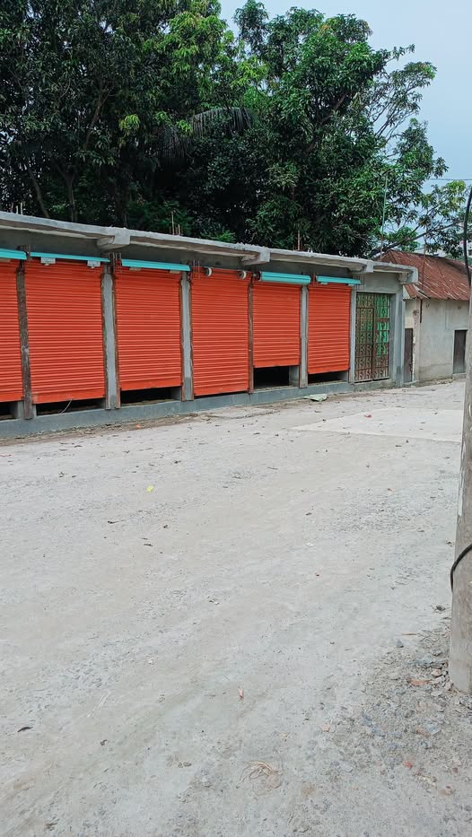 উত্তরখান চামুরখান বাজারের পাশে দোকান ও বাড়িসহ বিক্রি করা হবে